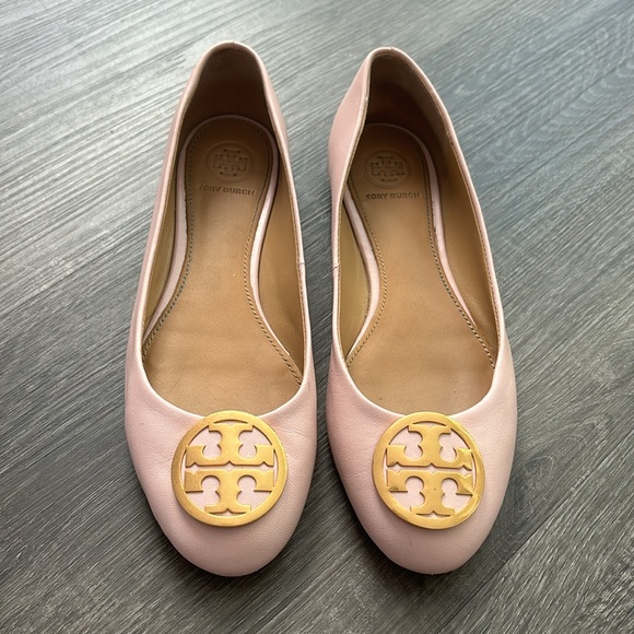 Tory Burch flats with gold embellishments - Picture 2 of 6